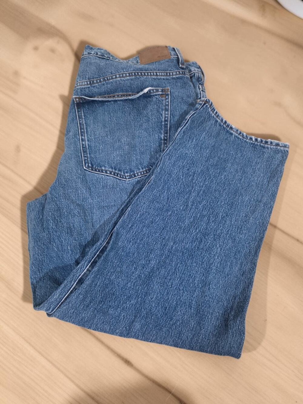 Madewell The Dadjean Women's Size 33 High Rise Relaxed Distressed Straight Jeans